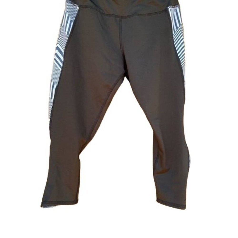 Life Elsewhere Active Black Grey Athletic Capri Leggings Size Medium - Picture 3 of 8